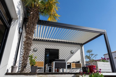 Stores bannes pour terrasses, les critères essentiels avant votre achat